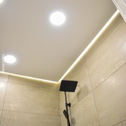 Парящий потолок в ванной на керамограните 3