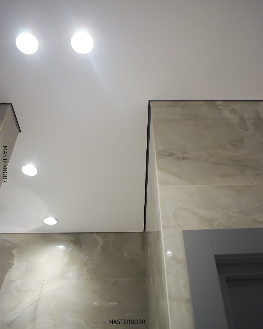 Теневой потолок без резиновой вставки в ванной комнате 4